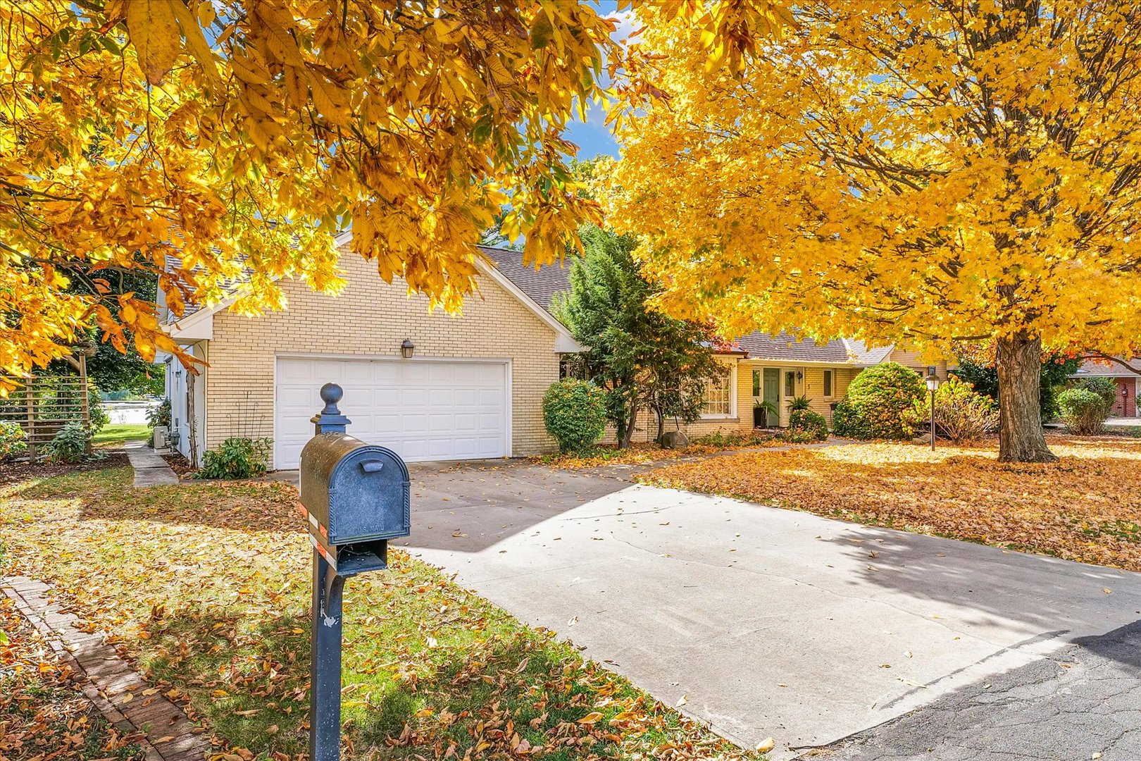 3 Lake Park Road Urbana, IL 61802 - Photo 2 of 56