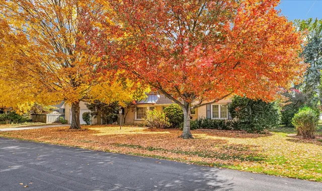 $625,000 | 3 Lake Park Road, Urbana, IL 61802