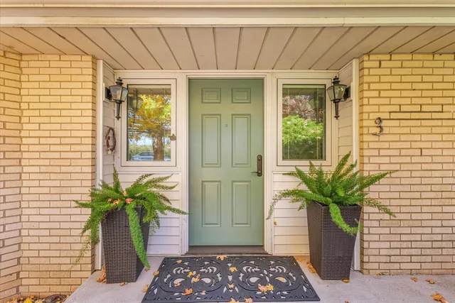 $625,000 | 3 Lake Park Road, Urbana, IL 61802