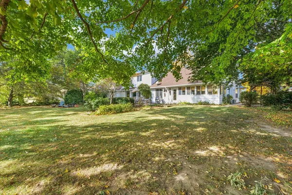 $575,000 | 3 Lake Park Road, Urbana, IL 61802