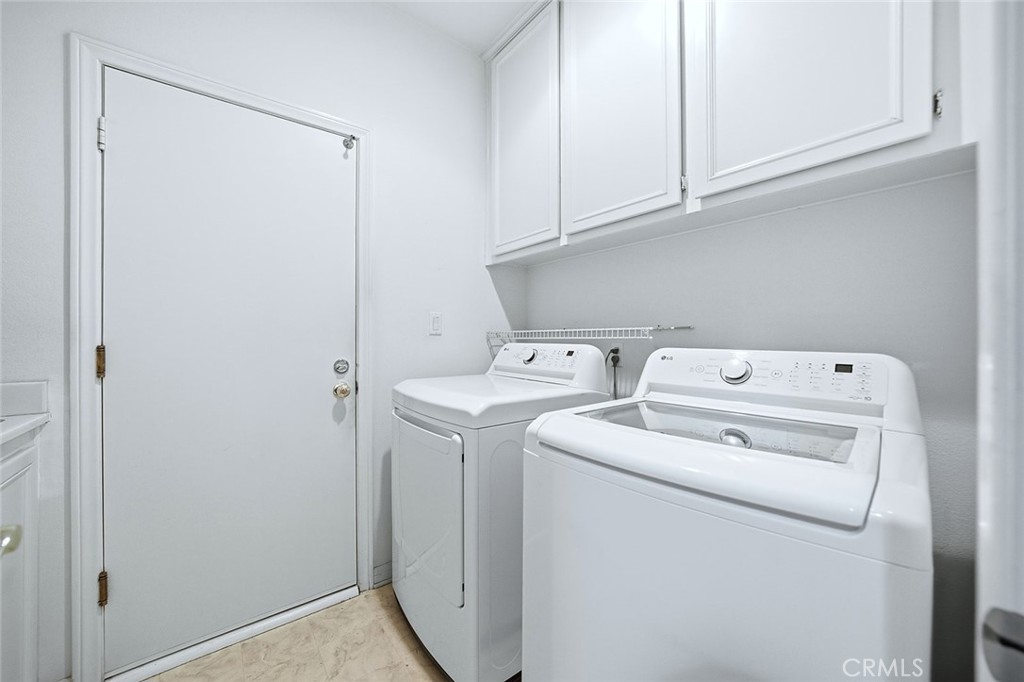 9379 Monarch Court Rancho Cucamonga, CA 91737 - Photo 13 of 19 a utility room with dryer and washer