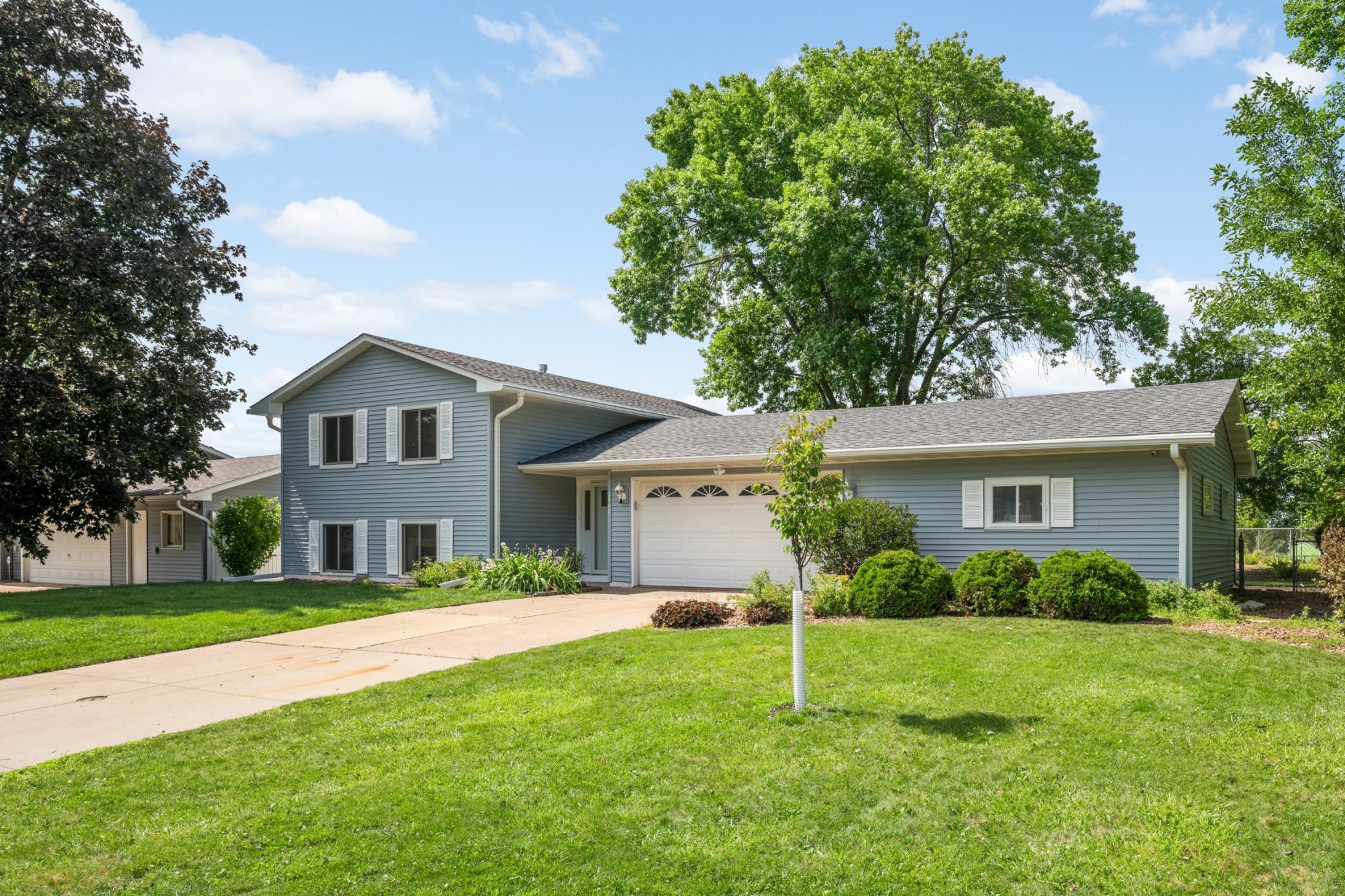 3947 Beryl Road Eagan, MN 55122 - Photo 3 of 43