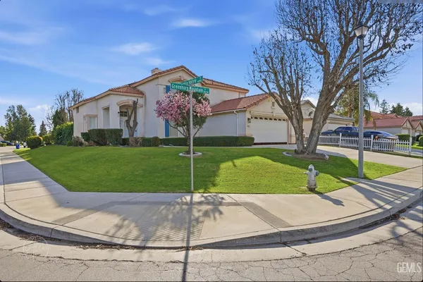 a view of a house with a backyard