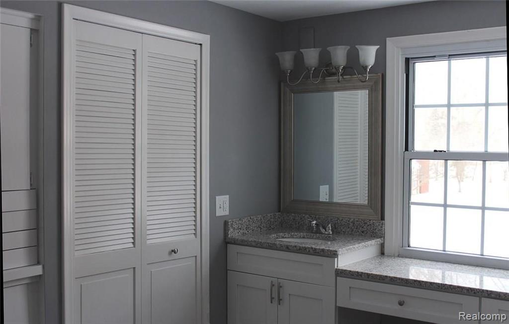 30164 Fox Grove Road Farmington Hills, MI 48334 - Photo 15 of 21