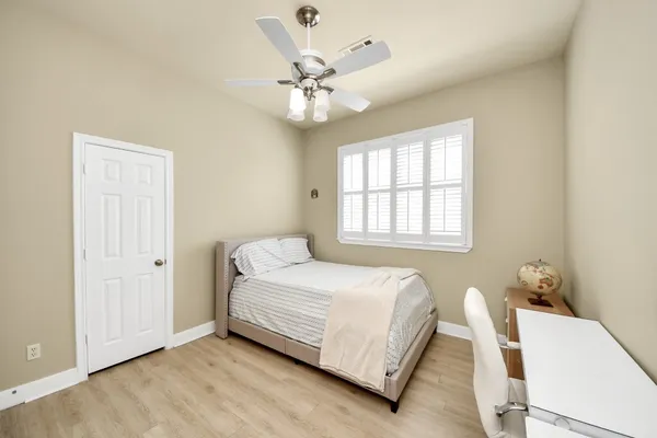 $1,950 | 10342 Solitaire Circle, Houston, TX 77070