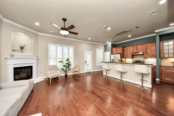 $1,950 | 10342 Solitaire Circle, Houston, TX 77070