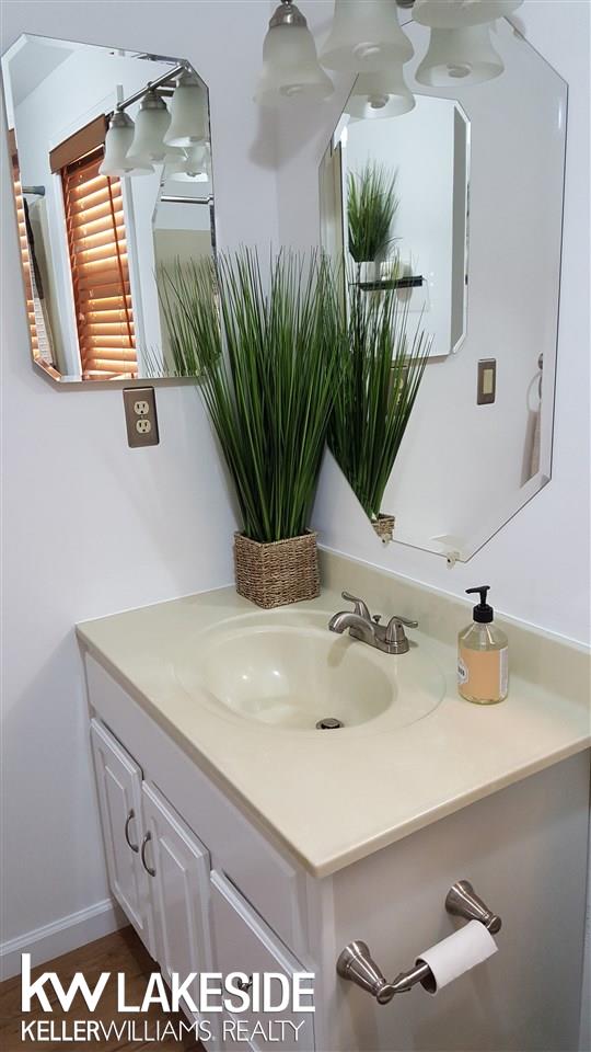 4260 Rochester Road Dryden, MI 48428 - Photo 27 of 49 Main Floor Bath