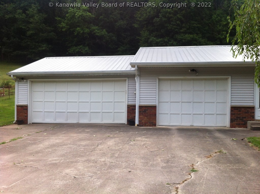306 Fletcher Road Hurricane, WV 25526 - Photo 3 of 30 Gallery Image 3