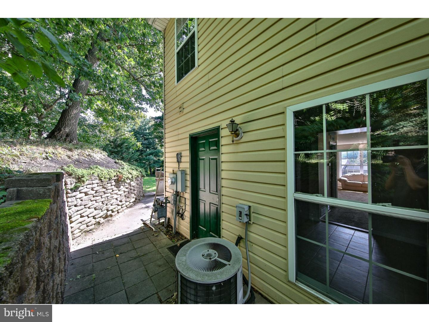 553 Edge Hill Road Glenside, PA 19038 - Photo 22 of 24 Exterior Back