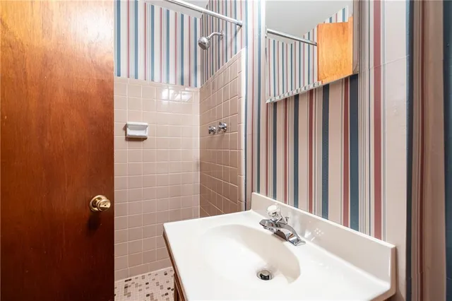 $2,650 | 216 Thomas Circle, Roswell, GA 30075