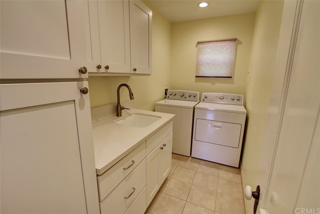 12419 Honolulu Terrace Whittier, CA 90601 - Photo 23 of 59 a utility room with dryer and washer
