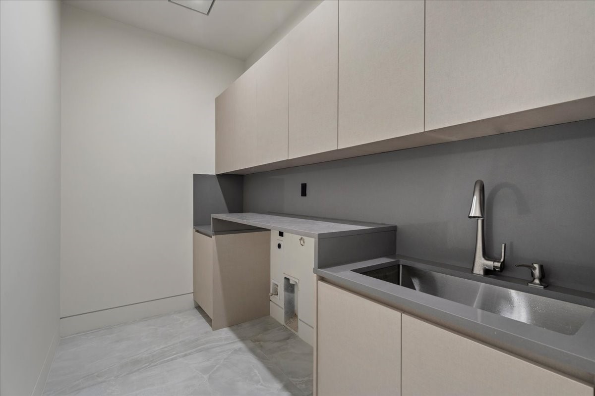 827 Bunker Hill Road Houston, TX 77024 - Photo 24 of 49 First floor laundry room