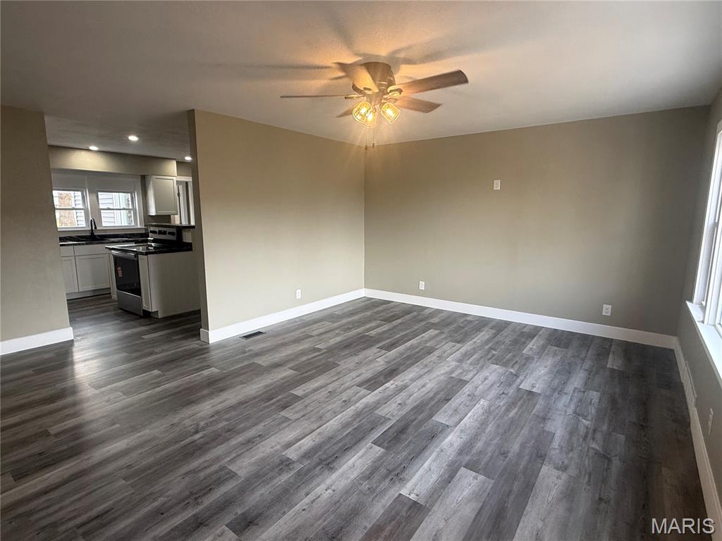 1917 Stuart Street Hannibal, MO 63401 - Photo 3 of 26