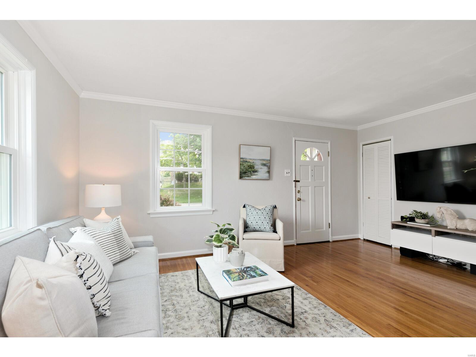 7044 Rhodes Drive St. Louis, MO 63123 - Photo 5 of 22 Gallery Image 5