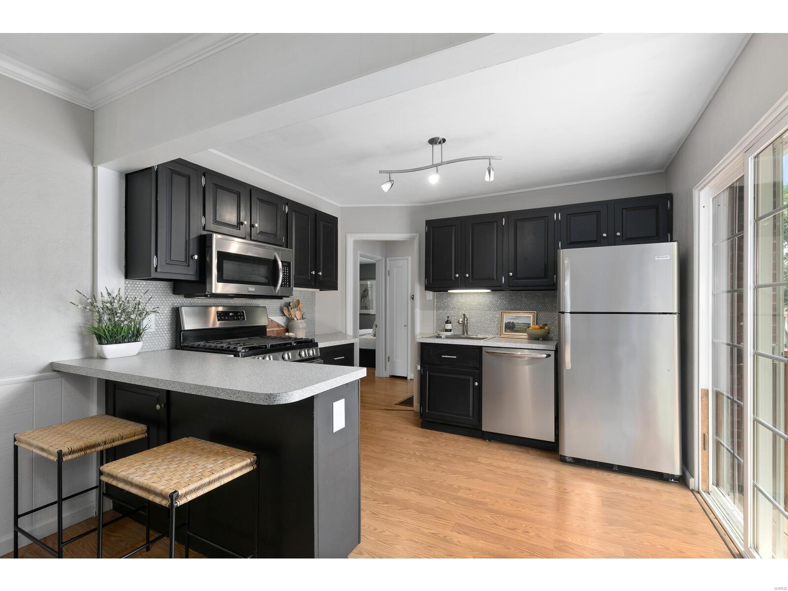 7044 Rhodes Drive St. Louis, MO 63123 - Photo 8 of 22 Gallery Image 8