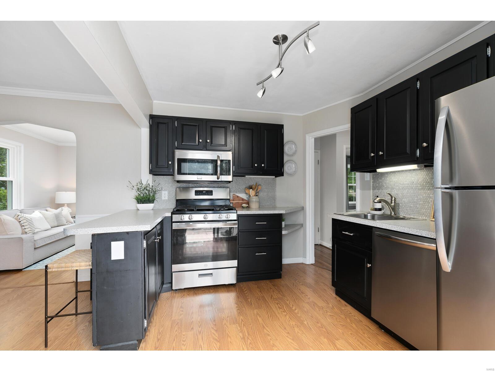 7044 Rhodes Drive St. Louis, MO 63123 - Photo 9 of 22 Gallery Image 9