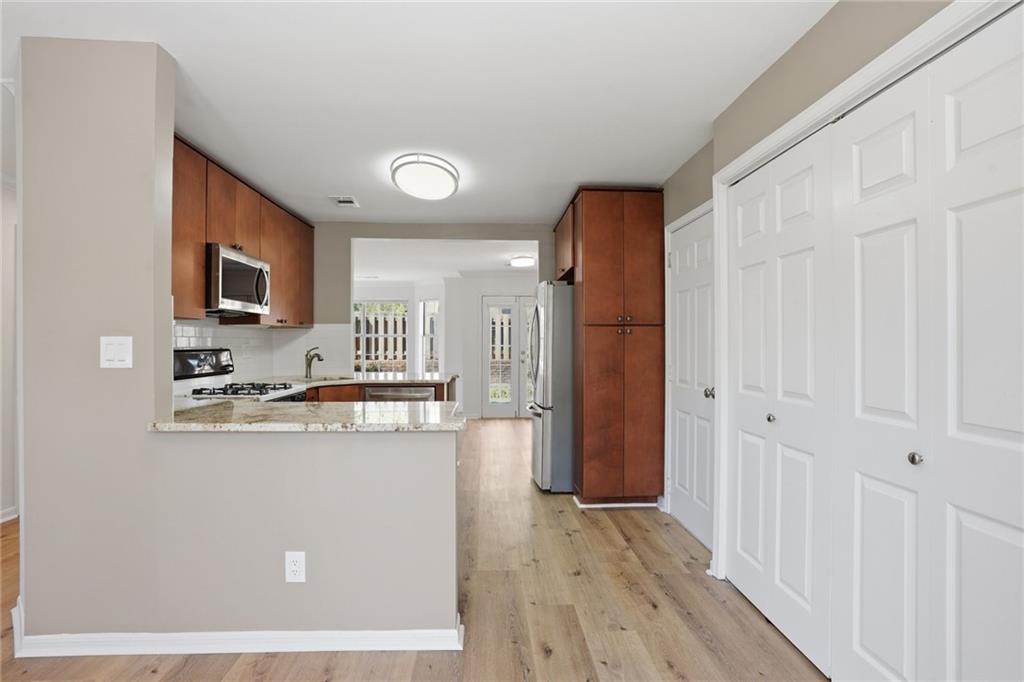 102 Fowler Court Decatur, GA 30030 - Photo 6 of 22