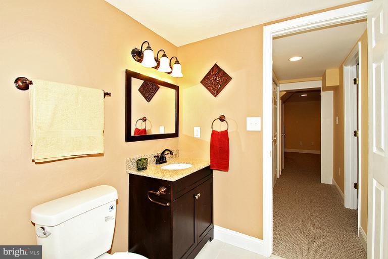 1532 Sheffield Road Baltimore, MD 21218 - Photo 8 of 30 Bath