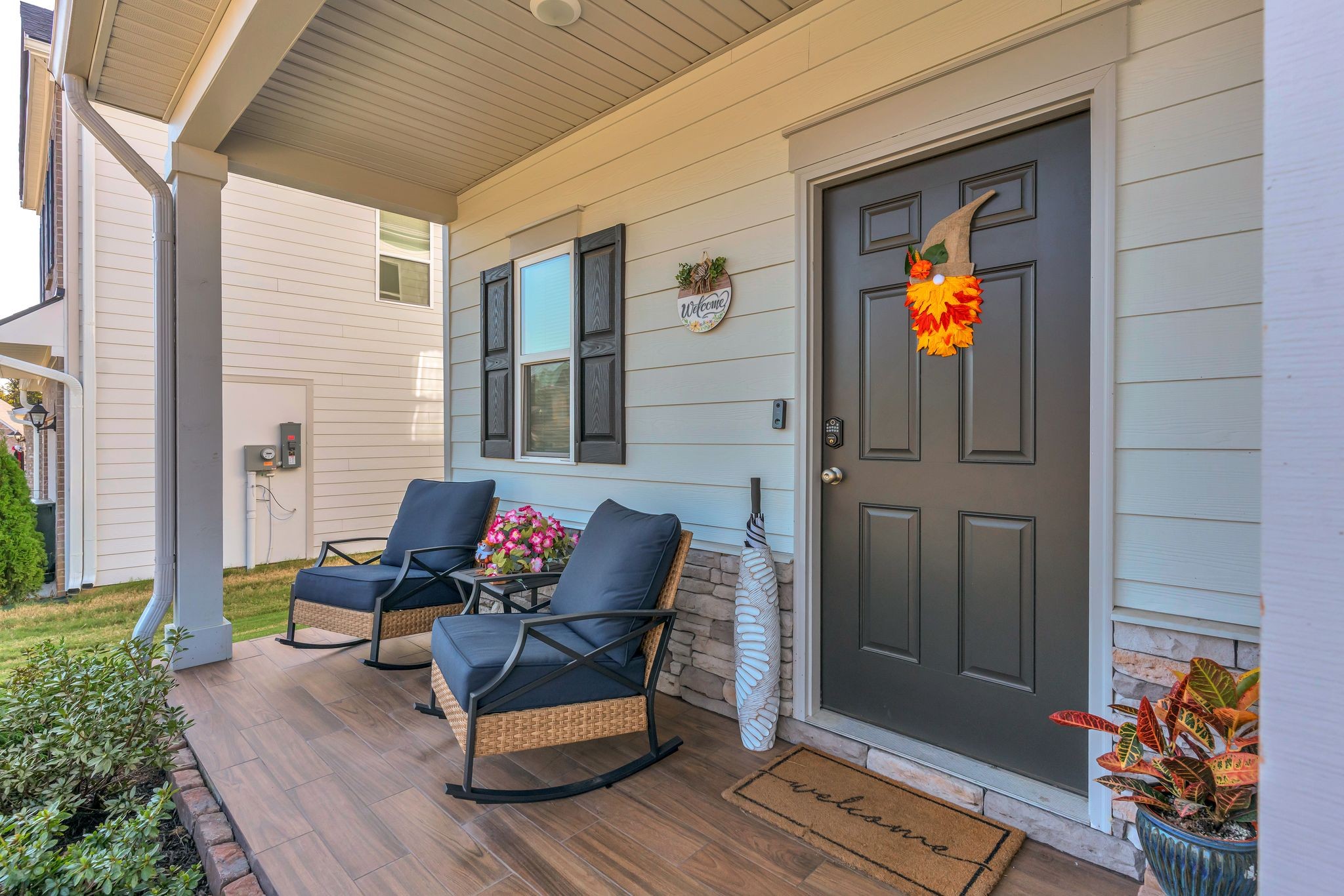 348 Winston Way Gallatin, TN 37066 - Photo 4 of 27 a living room filled with furniture and a potted plant