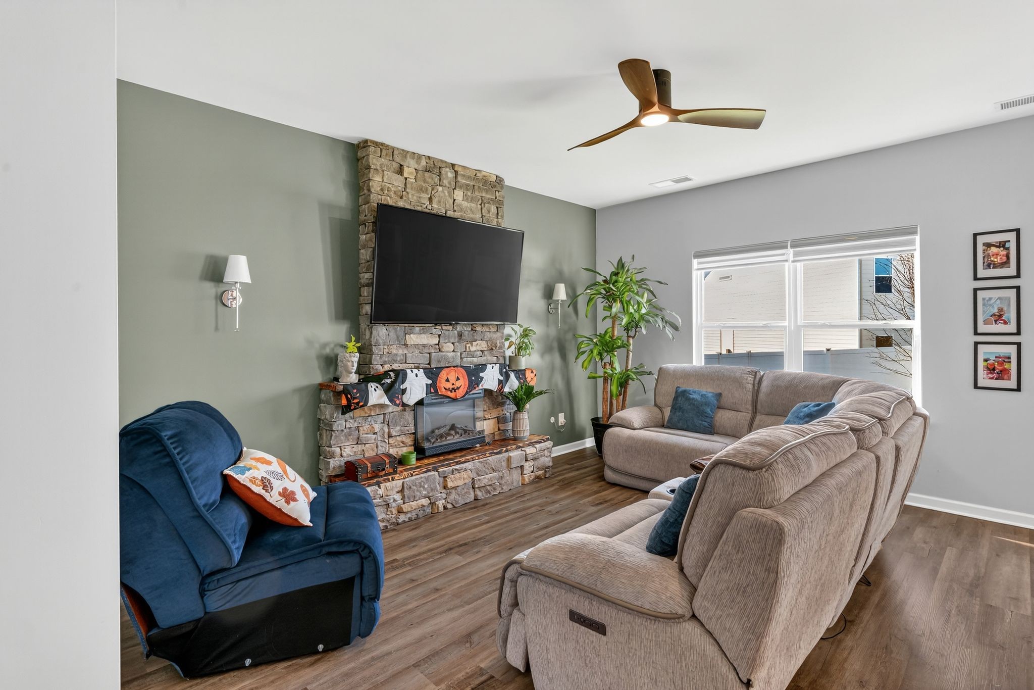 348 Winston Way Gallatin, TN 37066 - Photo 7 of 27 a living room with furniture and a flat screen tv