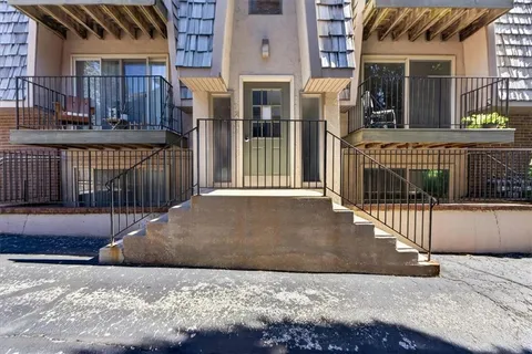 $169,900 | 3608 Gillham Road, Unit 26, Kansas City, MO 64111