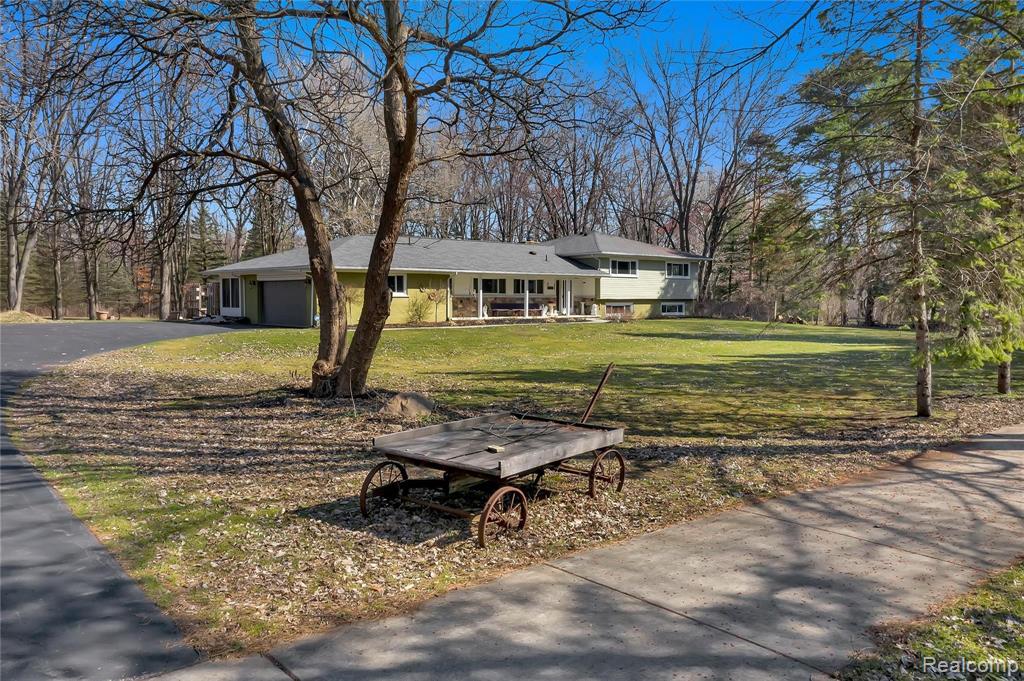 2403 East Square Lake Road Troy, MI 48085 - Photo 1 of 29