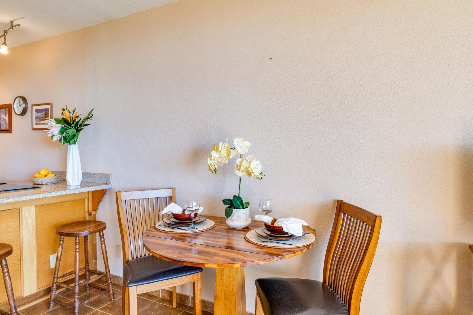 2191 South Kihei Road, Unit 2317 Kihei, HI 96753 - Photo 15 of 30 a dining room with furniture and wooden floor