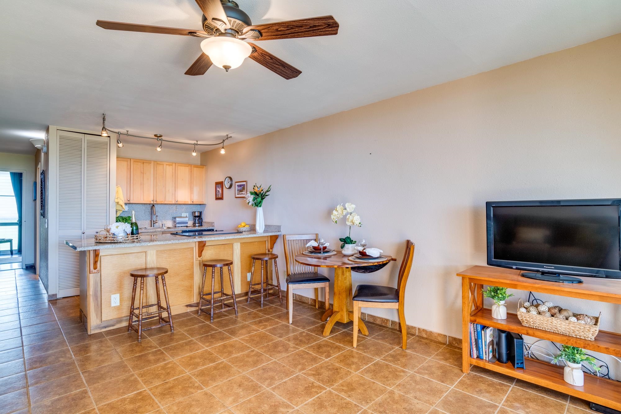 2191 South Kihei Road, Unit 2317 Kihei, HI 96753 - Photo 4 of 30 a living room with furniture and a flat screen tv