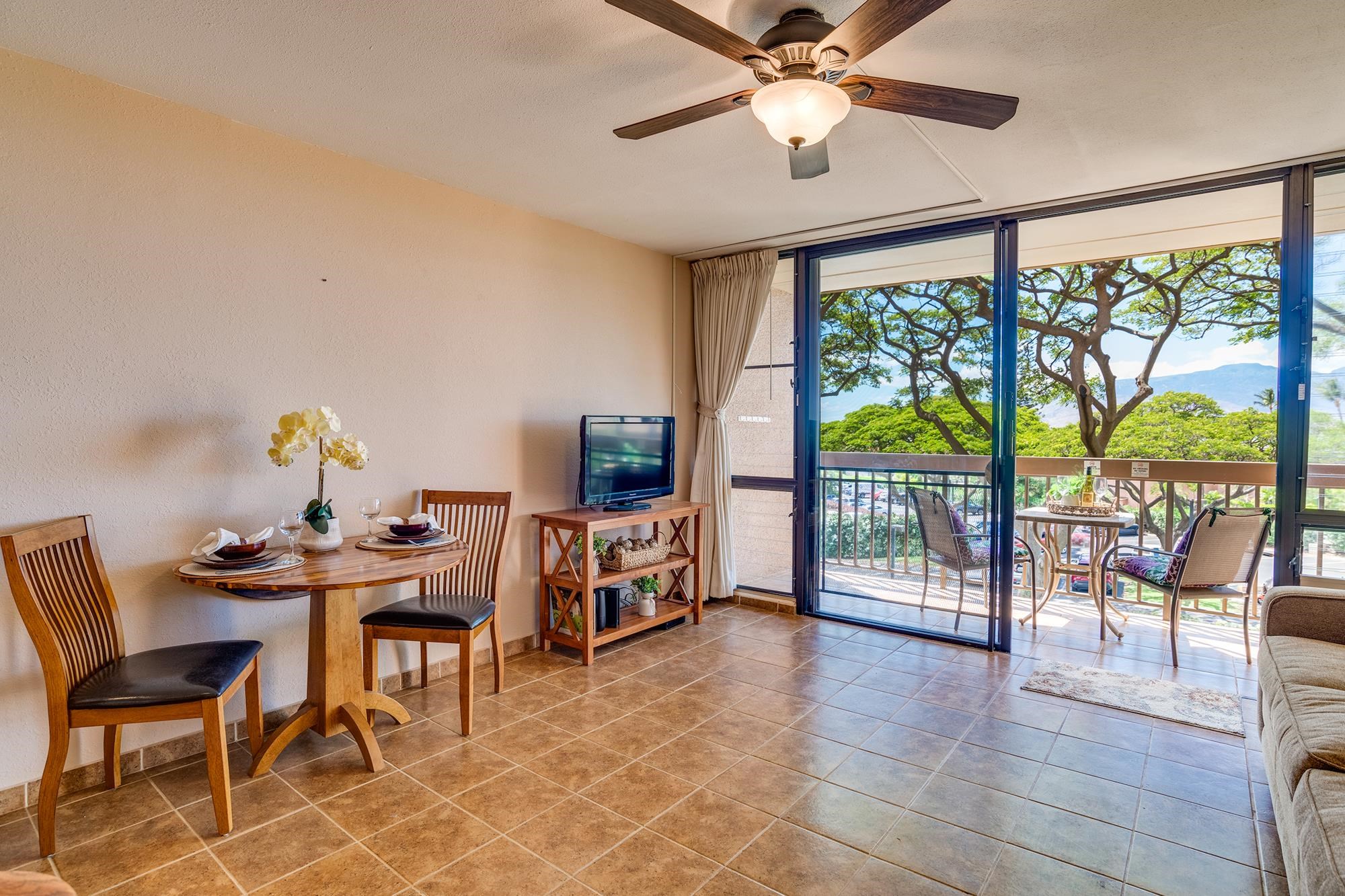 2191 South Kihei Road, Unit 2317 Kihei, HI 96753 - Photo 9 of 30 a view of a workspace with furniture and a window