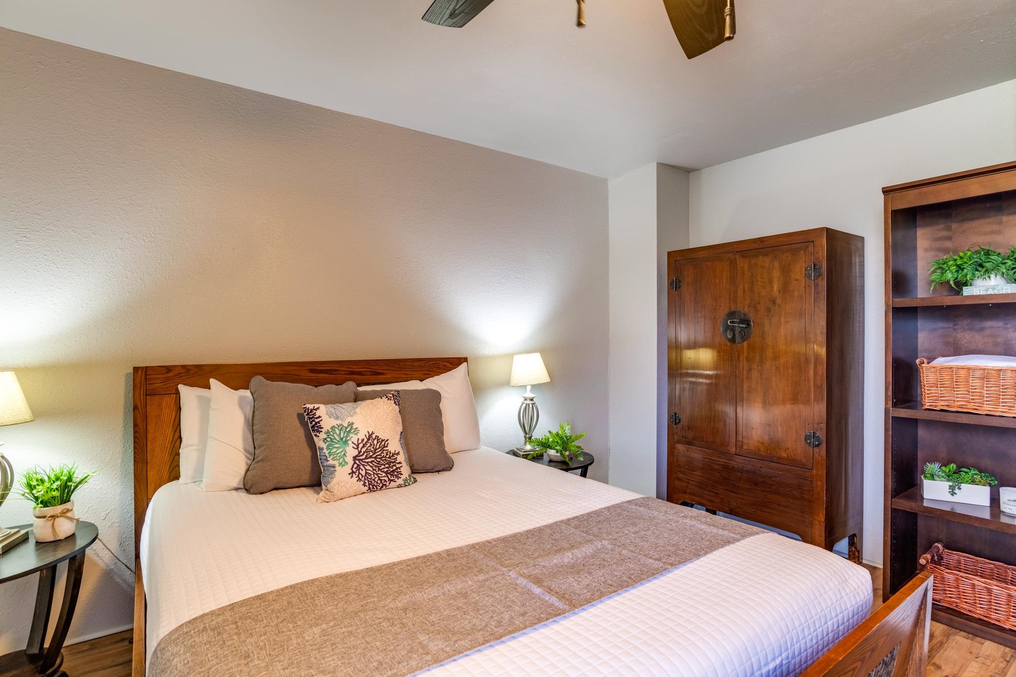 2191 South Kihei Road, Unit 2317 Kihei, HI 96753 - Photo 10 of 30 a bedroom with a bed and painting on the wall