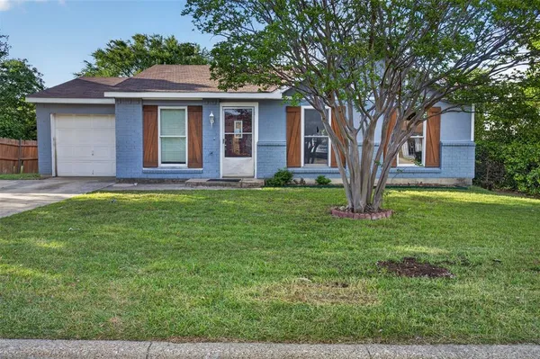 $1,850 | 2219 Foxcroft Lane, Arlington, TX 76014