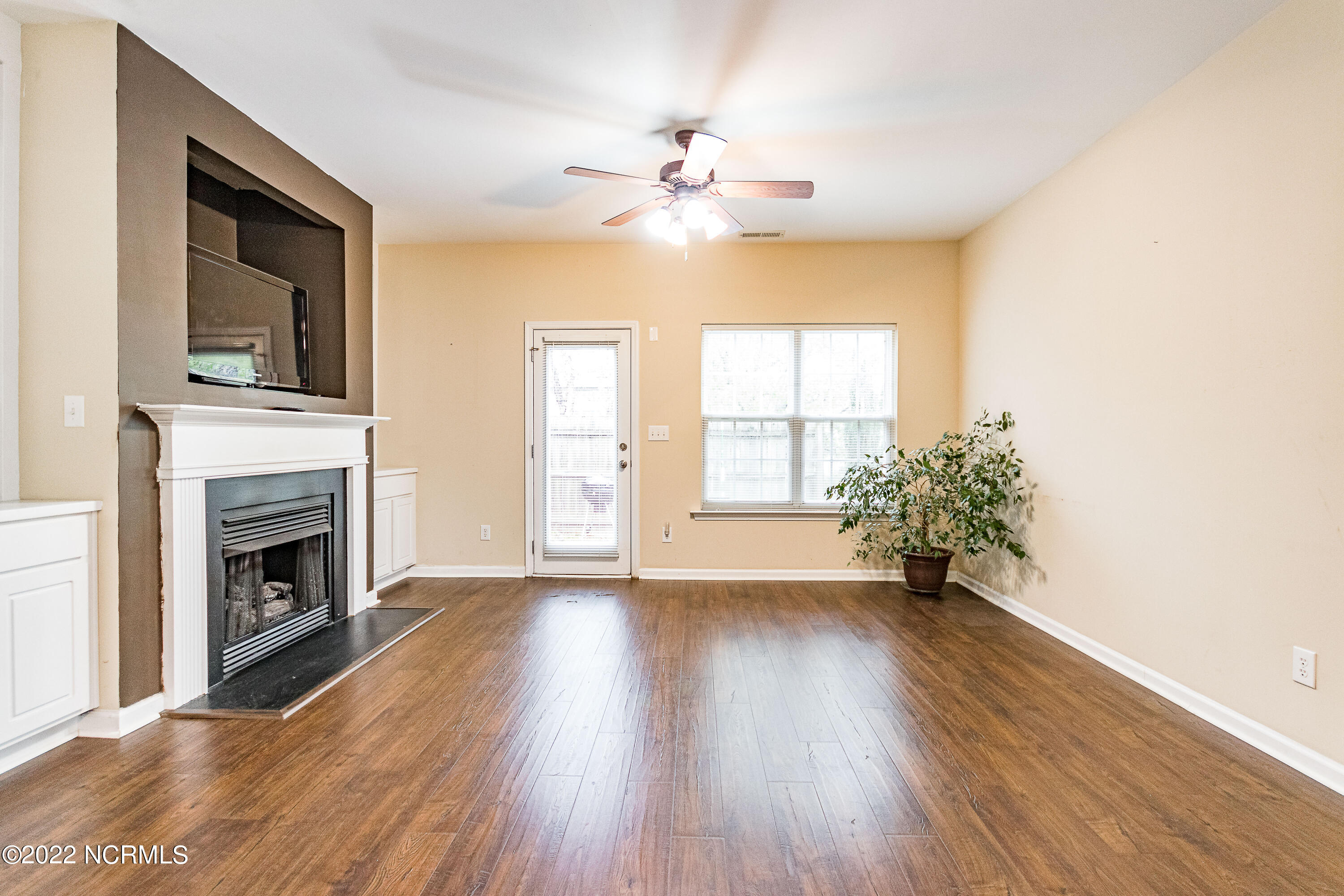 2139 Metacomet Way Raleigh, NC 27604 - Photo 3 of 17 Great Room Alternate View
