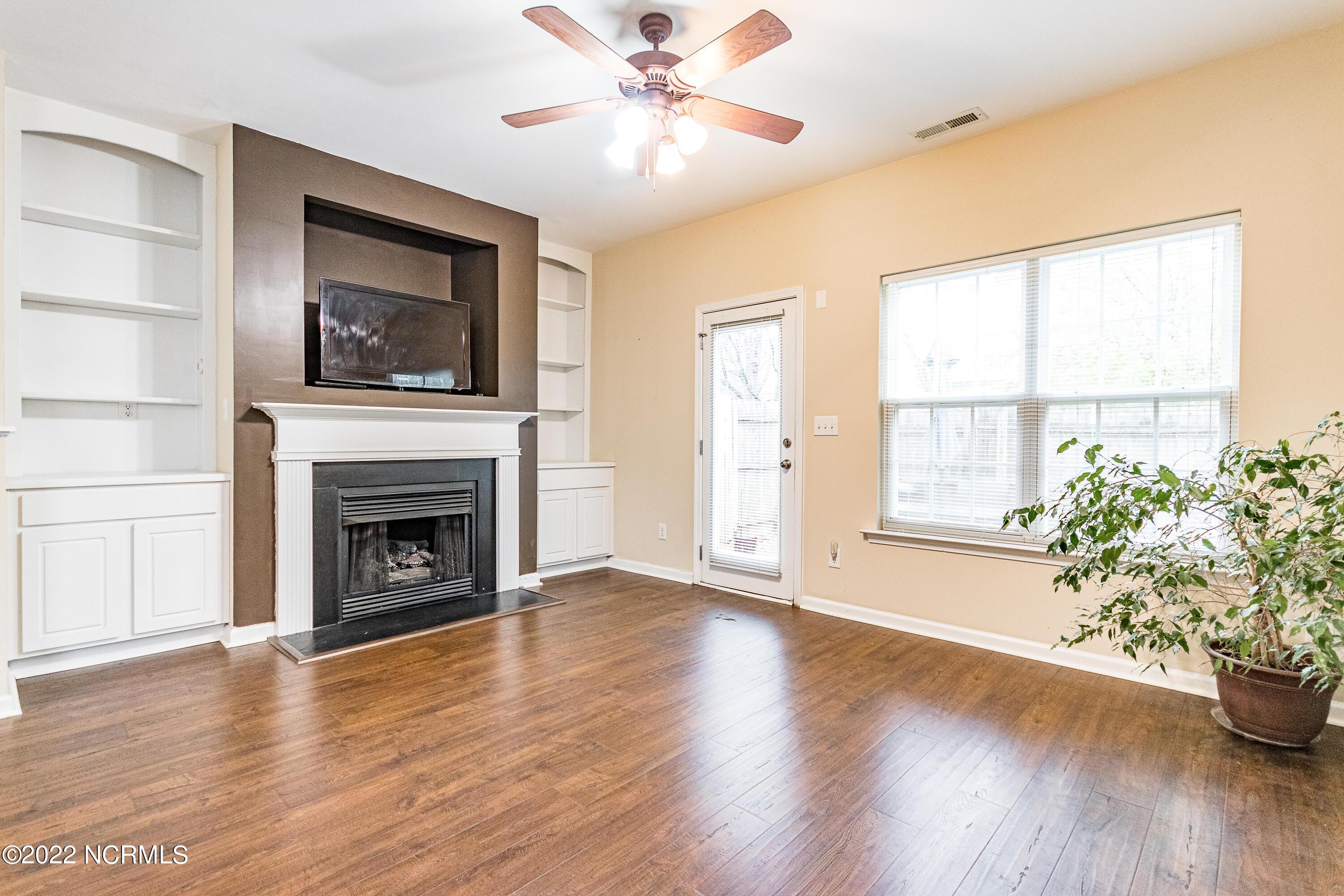 2139 Metacomet Way Raleigh, NC 27604 - Photo 4 of 17 Built-Ins in Great Room