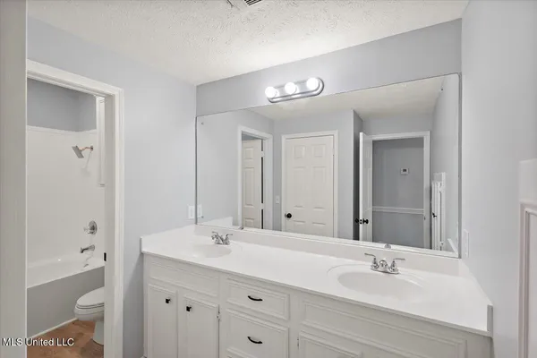 $265,000 | 1042 Bayridge Drive, Jackson, MS 39211