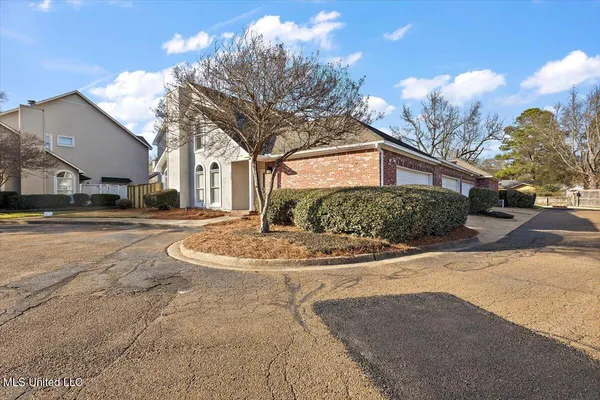 $265,000 | 1042 Bayridge Drive, Jackson, MS 39211