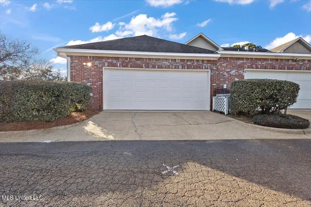 $275,000 | 1042 Bayridge Drive, Jackson, MS 39211