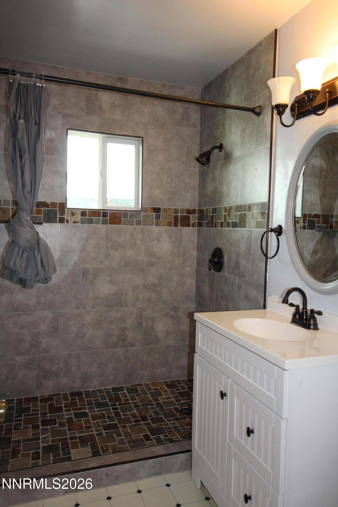 120 Andrew Lane Reno, NV 89521 - Photo 32 of 59 Bathroom 2