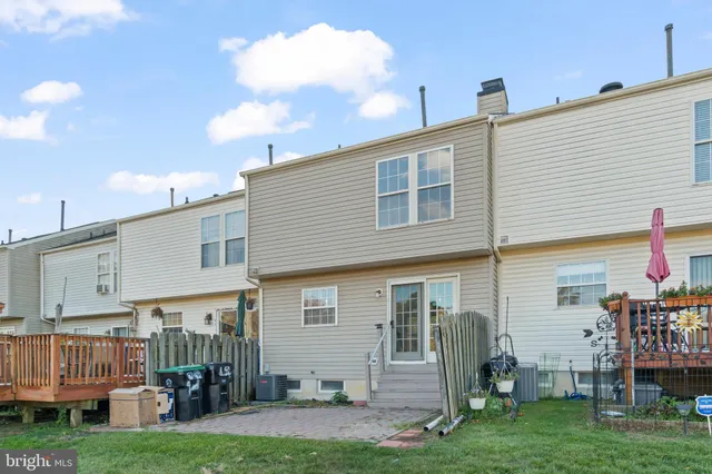 $299,000 | 19 Coachlight Drive, Sicklerville, NJ 08081