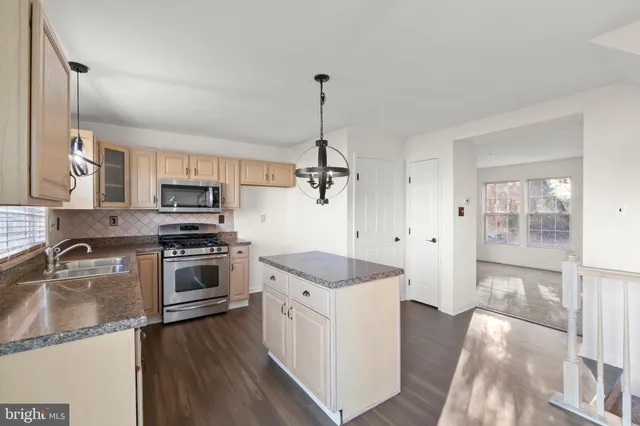 $299,000 | 19 Coachlight Drive, Sicklerville, NJ 08081