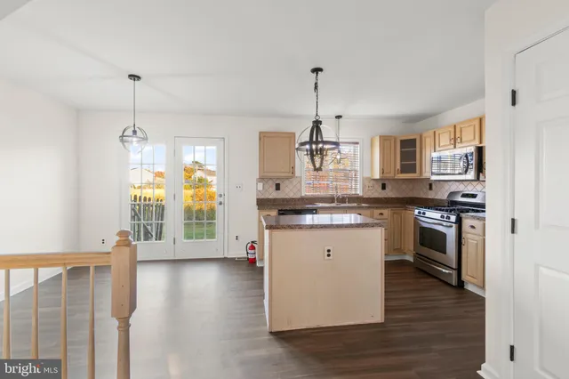 $299,000 | 19 Coachlight Drive, Sicklerville, NJ 08081