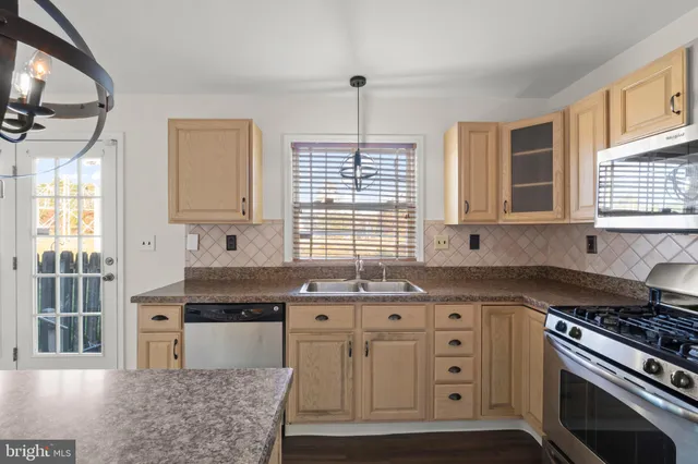 $299,000 | 19 Coachlight Drive, Sicklerville, NJ 08081