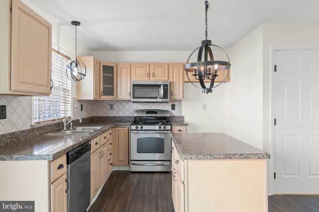 $299,000 | 19 Coachlight Drive, Sicklerville, NJ 08081