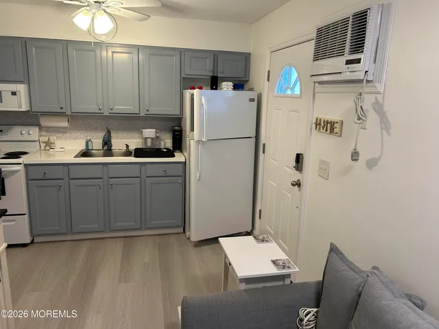 $1,600 | 1804 Grand Central Avenue, Unit 201, Lavallette, NJ 08735