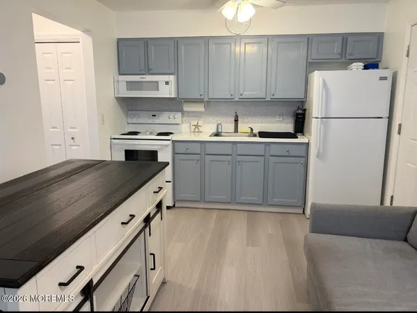 $1,600 | 1804 Grand Central Avenue, Unit 201, Lavallette, NJ 08735