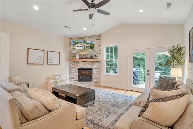 $374,900 | 1290 Trafalgar Drive, Roanoke, VA 24019