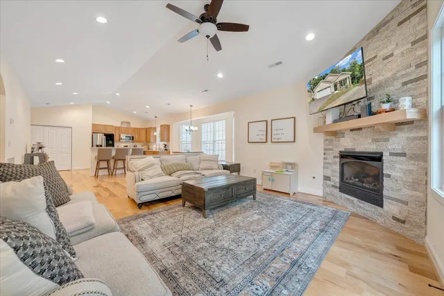 $374,900 | 1290 Trafalgar Drive, Roanoke, VA 24019