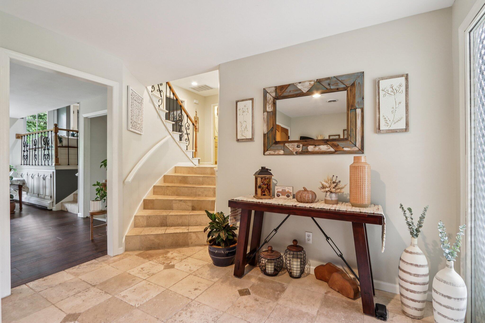 W350S3525 Waterville Road Ottawa, WI 53066 - Photo 12 of 59 Foyer