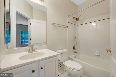 $2,300,000 | 9906 Hessick Court, Great Falls, VA 22066