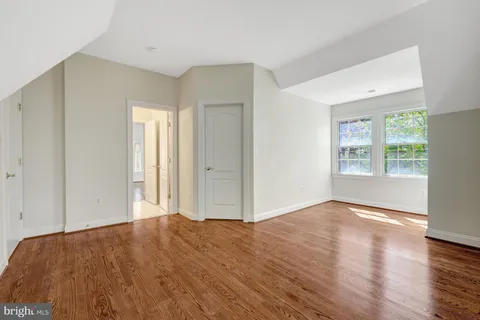 $2,300,000 | 9906 Hessick Court, Great Falls, VA 22066