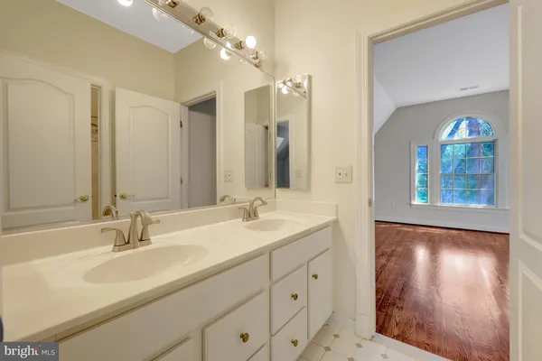 $2,300,000 | 9906 Hessick Court, Great Falls, VA 22066